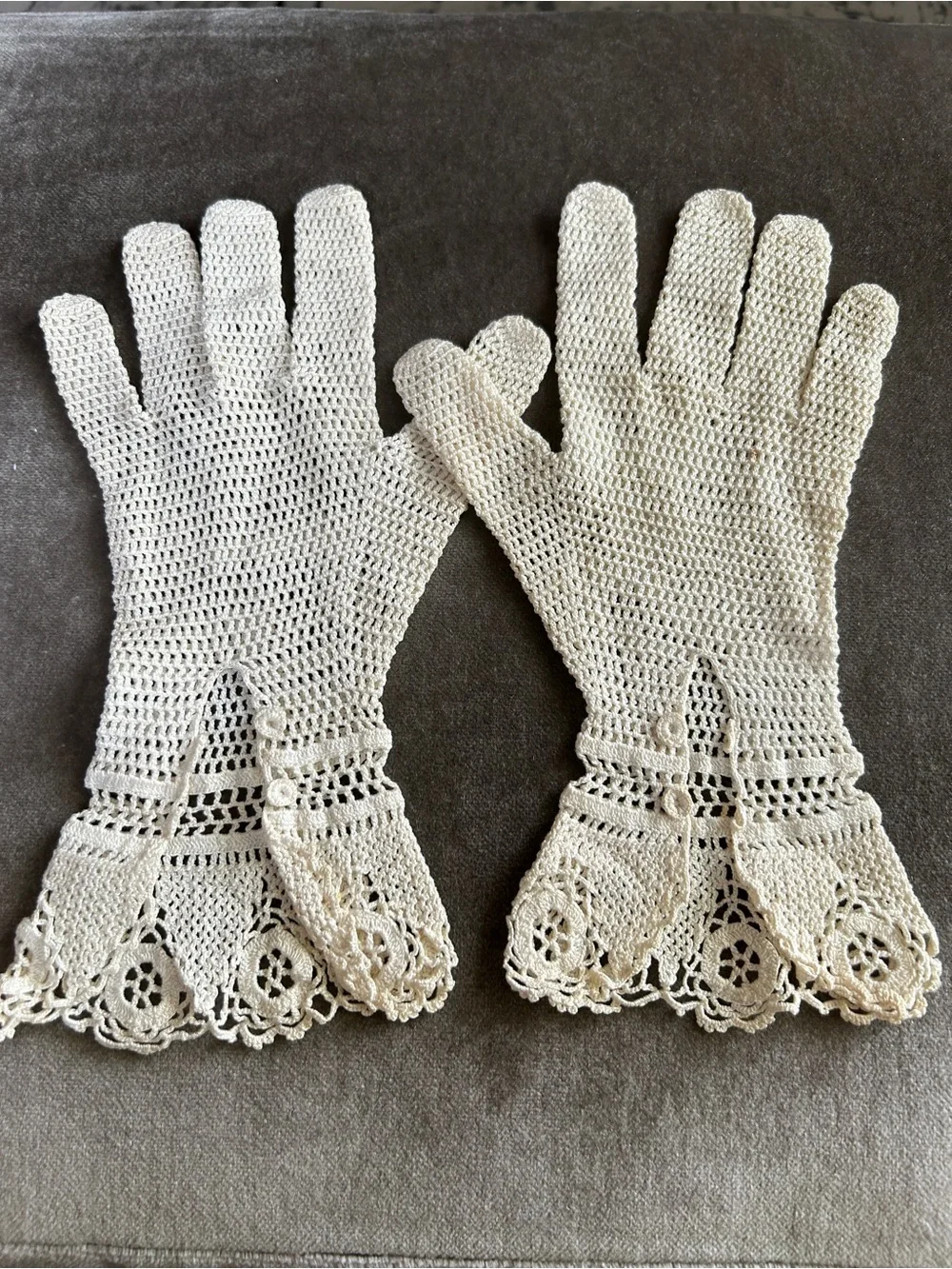 Vintage handmade Crochet Lace Women's Gloves - Cream